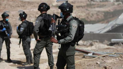 İsrail ordusu iki Filistinliyi yaraladı