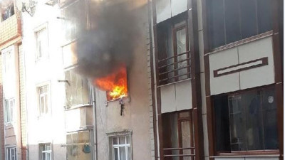 İstanbul'da alevler çocuk odasından yükseldi. Önce canını sonra altınlarını kurtardı