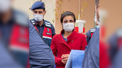 Mahkeme salonu buz kesti yaşadığı şiddeti ağlayarak anlattı. Kocasını öldürmüştü