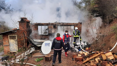 Kaçak elektriği kesilince evini yaktı