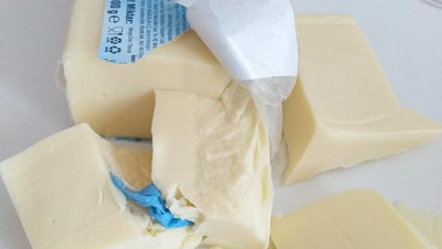 Kaşar peynirini kesince ortasından çıktı. Markette bakmadan sakın almayın. Pişkin firma getir bize kolisini verelim dedi