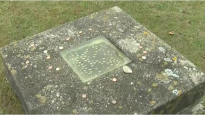 Mezara bakanlar karanlıklar içinde onu görüyor. Kaçış planı hazırladı