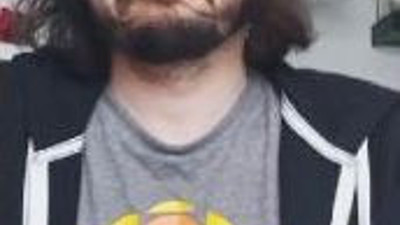 Kanada'da kapısında bulduğu esrarengiz koliyi açtı gözlerine inanamadı