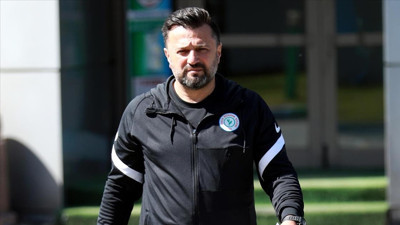 Rize'de Rizespor'u çalıştıran Bülent Uygun'dan yılın yağcılığı. Ulu Önder mezarından kalksa sayın beyefendiyi alnından öper