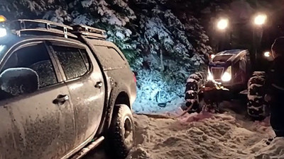 Karda mahsur kalan gençlere ulaşıldı