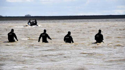 Gölette kaybolan gençleri arama çalışmaları sürüyor