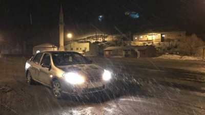 Kop Dağı Geçidi'nde yoğun kar yağışı