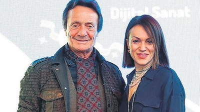 Zorlu Holding’in sahibi Ahmet Nazif Zorlu'nun yeğeninin eşi parkta köpek dehşeti yaşadı. Çığlık atarak yardım istedi