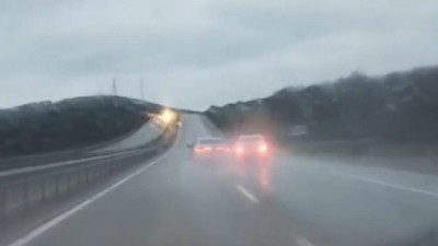 Şile'de bomboş yolu paylaşamadılar araçları çarpıştırdılar. Allah akıl fikir versin