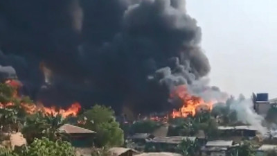 Arakanlılar cehennemi yaşadı binlerce barakayı alevler yuttu. Çok sayıda ölü ve yaralı var