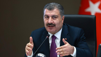 Bakan Koca 60 yaş üstü başlıyor demişti. Korona aşılarından halen haber yok