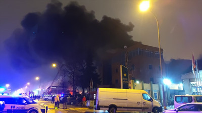 Bursa'da mobilya fabrikası küle döndü