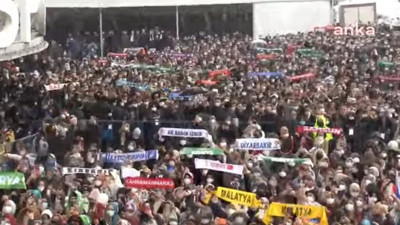 Eğitimci Can Gürses AKP kongresindeki kalabalığı böyle yorumladı. Bu kalabalık akşam yurdun her yerine otobüslerle dönecek