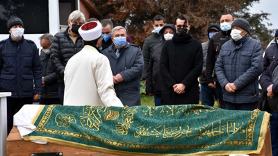 Cem Adrian'dan babasına son görev