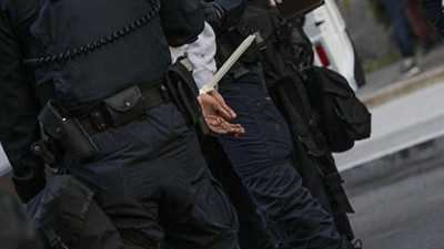 5 silahla markete giren kişi yakalandı