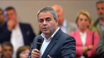 Eski bakan cumhurbaşkanı adayı oldu