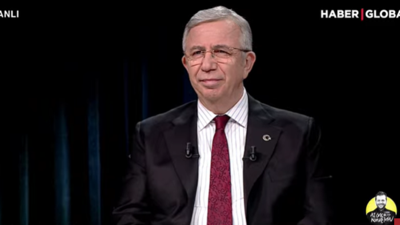 Mansur Yavaş makam araçlarını sattı minibüsle gidip geliyor. Helal olsun sana başkan