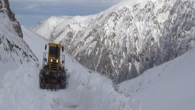 71 köy yolu ulaşıma kapandı