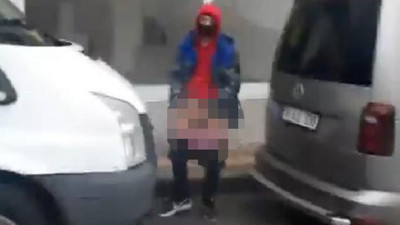 Sokak ortasında dehşeti yaşadı. Peşine düştüğü genç kıza cinsel organını gösterdi