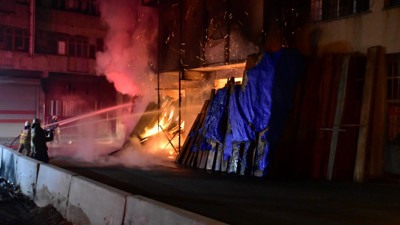 Marangoz atölyesi alev alev yandı