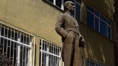 Büyük önder Atatürk'ün Tekirdağ'daki heykeline alçak saldırı