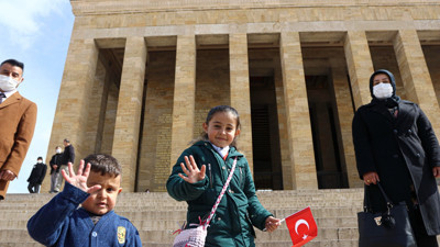 Babası kardan Anıtkabir yapmıştı küçük Hira'nın hayali gerçek oldu. Atatürk için yazdığı şiiri okudu