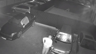 Türk iş insanı Uğur Akbulut'un oto galerisi kundaklandı. Bilgi verene büyük ödül