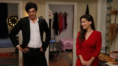 Ünlü oyuncu koronaya yakalandı. Dizi çekimlerine ara verdi