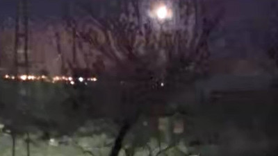 Işık hüzmesi heyecan yarattı. Gökyüzünü bir anda aydınlattı