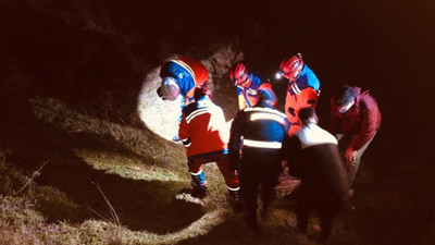 8 metre yuvarlanan mühendis kurtarıldı