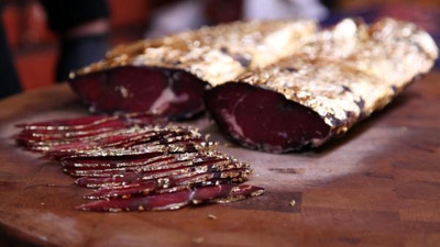 Kayserili yine yaptı yapacağını. Pastırmayı 3 katı fiyatına satmanın yolunu buldu