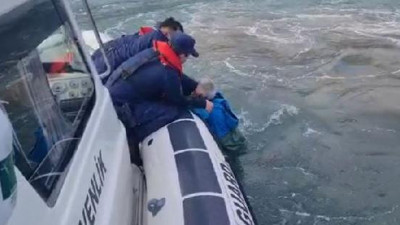 Çanakkale'de tekne alabora oldu