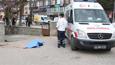 İş makinesinin altında kaldı