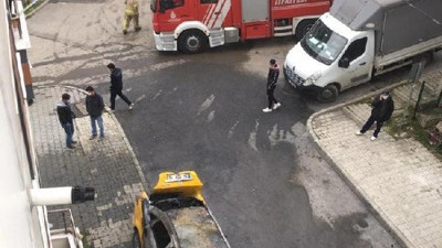 Park halindeki 2 araç alev alev yandı (02 Nisan 2021)