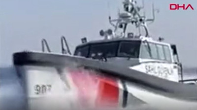 Türk Sahil Güvenlik botu suları yara yara geldi. Göçmenleri Türk karasularına iten Yunan askeri gemisi dondu kaldı