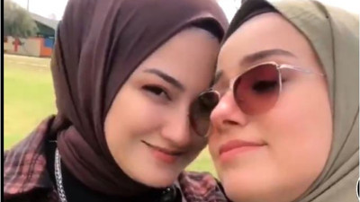 Sosyal medyada skandal görüntüler. Andımızla dalga geçen kızların videosu tepki çekti