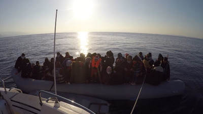 Çanakkale'de 54 kaçak göçmen kurtarıldı