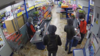 Süpermarket soyguncuları yakalandı