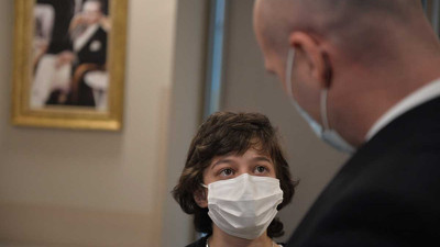 Tişörtü kaderini değiştirdi. Karşısında görünce gözyaşlarına boğuldu