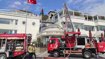 Polis Evi'nin çatısında yangın çıktı