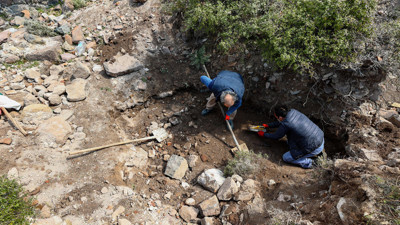 2 define avcısı toprağın 2 metre altında buldu