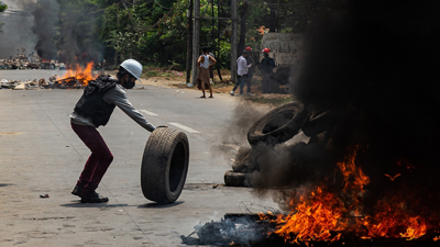 Myanmar'da polis karakoluna saldırı