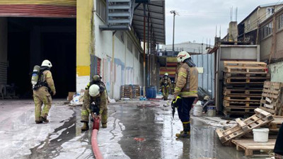 Tuzla’da boya fabrikasında yangın
