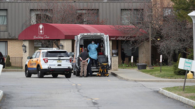 ABD'de koronadan ölenlerin sayısı 555 bine yaklaştı