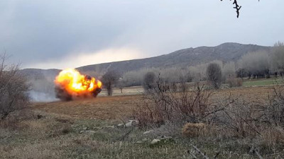 Tarlada bulunan aydınlatma havanı imha edildi