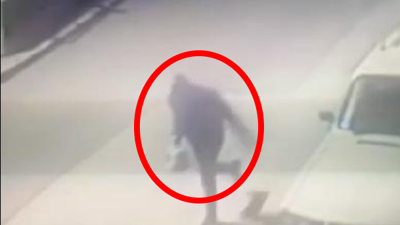 Açlığın gözü kör olsun. İş bu noktaya kadar geldi. Kuryenin dürümlerini çaldılar