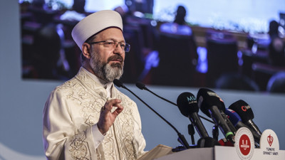 Teravih namazı evlerde kılınacak. Diyanet İşleri Başkanı Ali Erbaş açıkladı