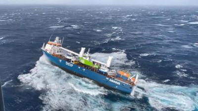 Dalgalar arasında nefes kesen operasyon. Mürettebat ölümden böyle kurtarıldı