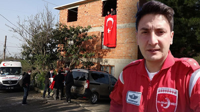 Ah yüzbaşım ah. Baba evine bayrak asıldı