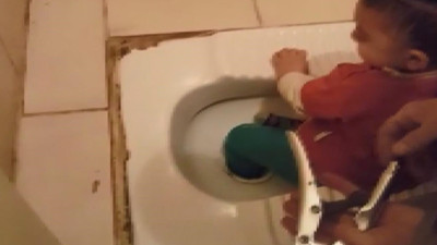 Ayağı tuvalet deliğine sıkıştı. Esenyurt'ta afacan Mehmet itfaiyeyi seferber etti